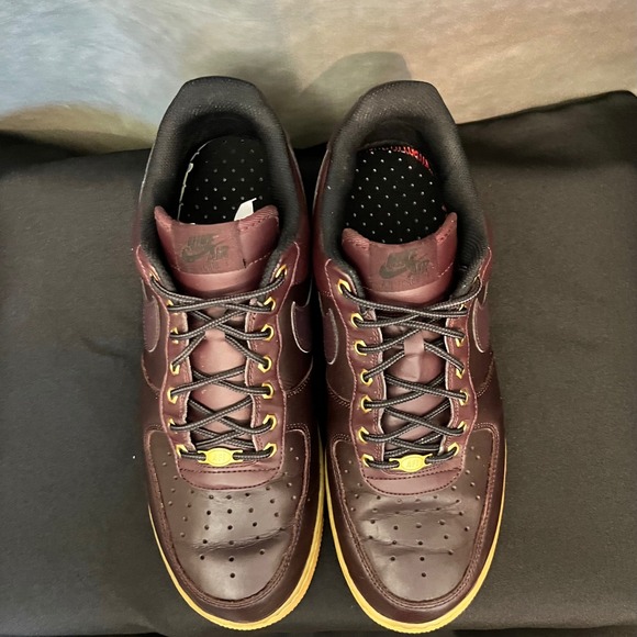 Nike Air Force 1 Low Burgundy Gold Accent Gum Bottom Mens Sneakers - Picture 5 of 9